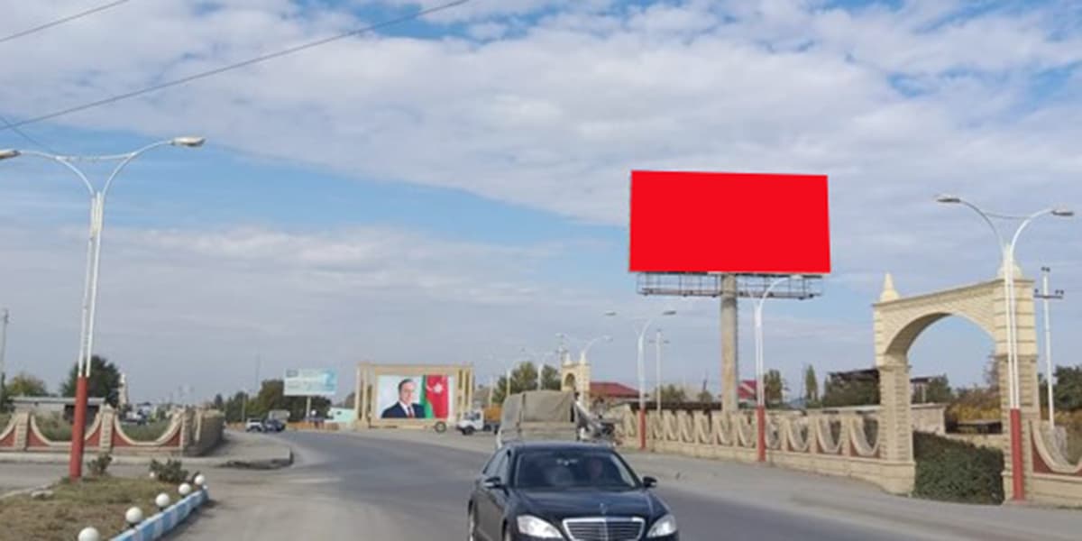 MB 014, Xaçmaz. Şəhərin girişi