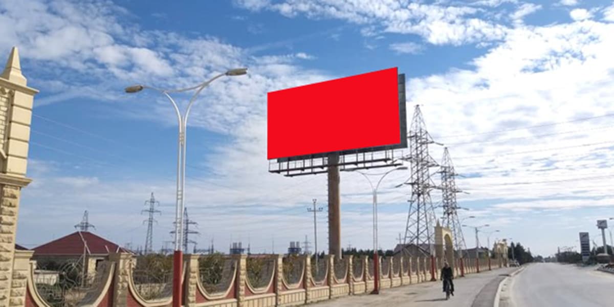 MB 015, Xaçmaz. Şəhərin girişi