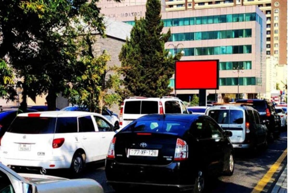 LD 114, Nizami küç. - Y.Səfərov küç. (Port Baku Walk yaxınlığı)
