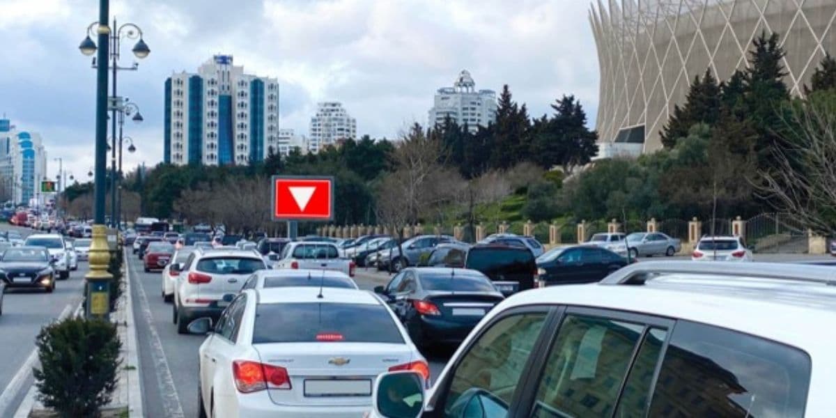 SL 120, Tbilisi pr., İdman sarayının yanı