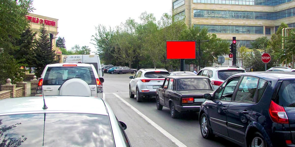 PR 004, 8 mkr West Hospitalın qarşısı