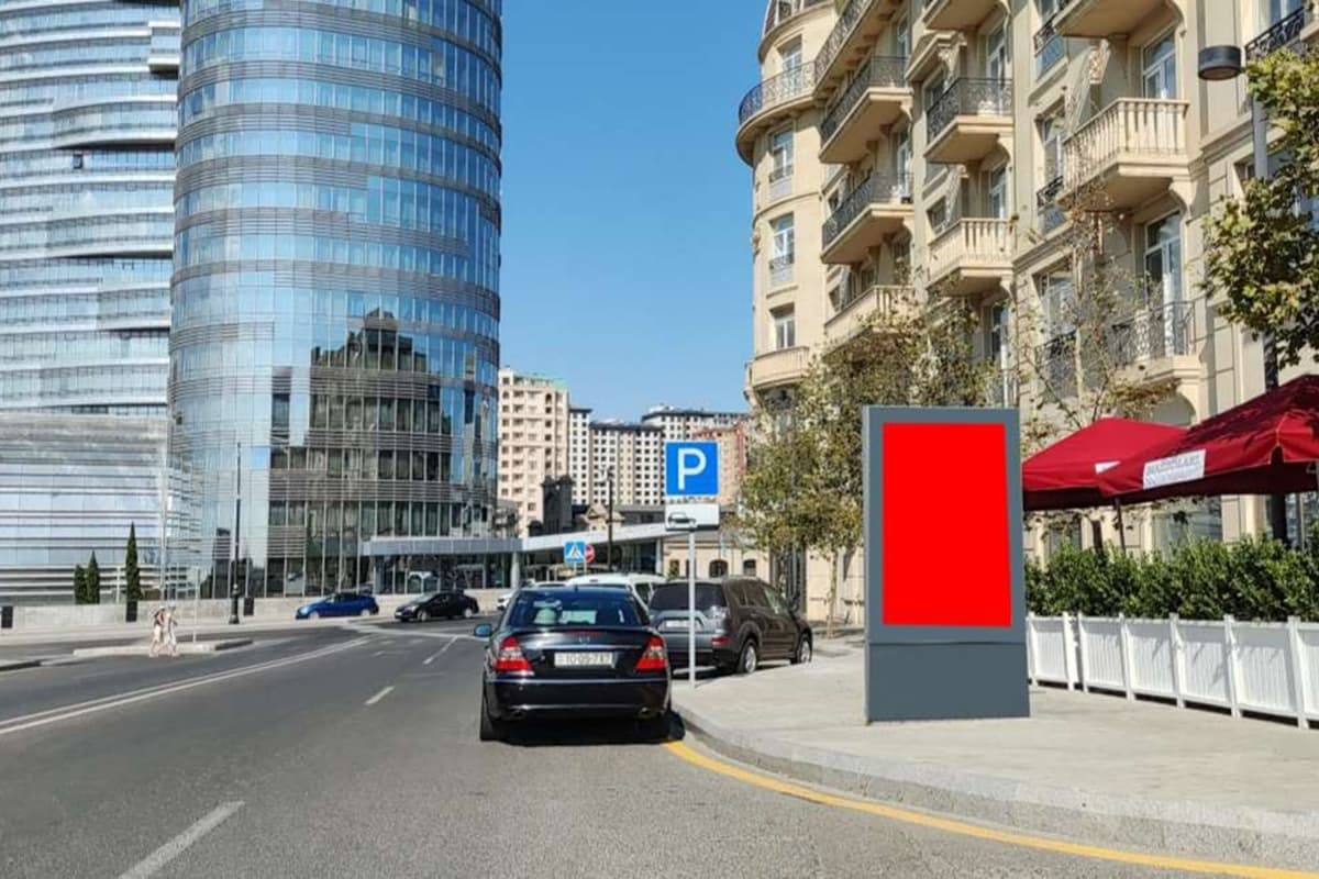 CP 003, Ağ şəhər küçəsi