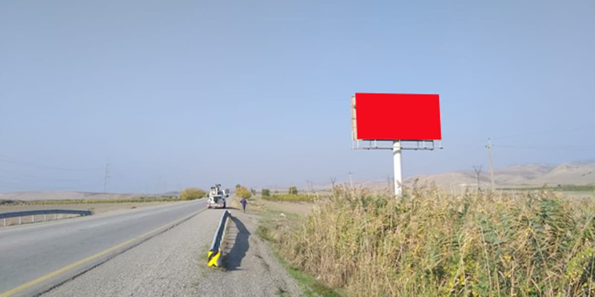 MB 002, Göyçay - Ağsu yolu. Qarayazı kəndi