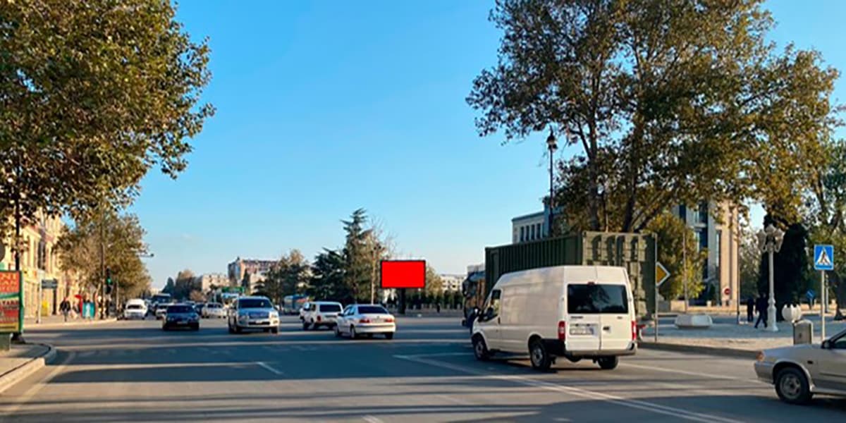 BL 151, Gəncə. Ş.İ.Xətai pr.Gəncə prokurorluğunun qarşısı